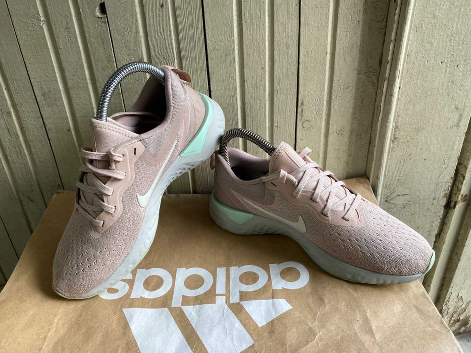 ''Nike Odyssey React''оригинални маратонки 37.5 номер