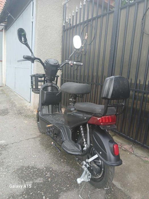 vand scuter electric nou