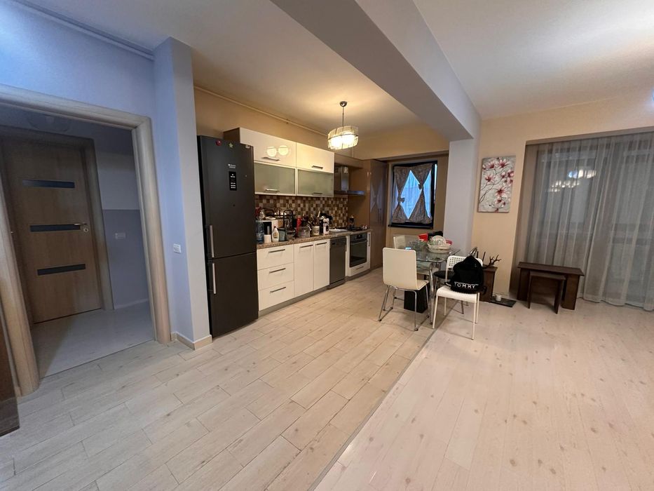 Apartament 3 camere de inchiriat in Dobroesti