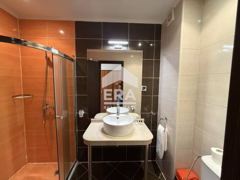 Едностаен, обзаведен, югоизточен апартамент за продажба, с морска пано