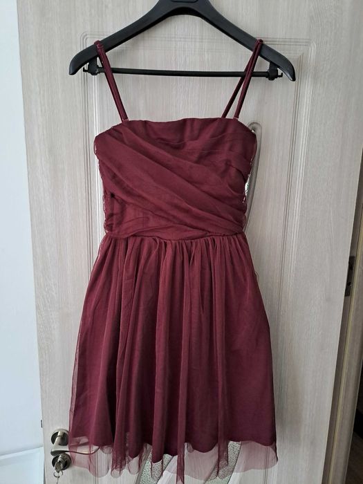 Къса рокля в цвят бордо