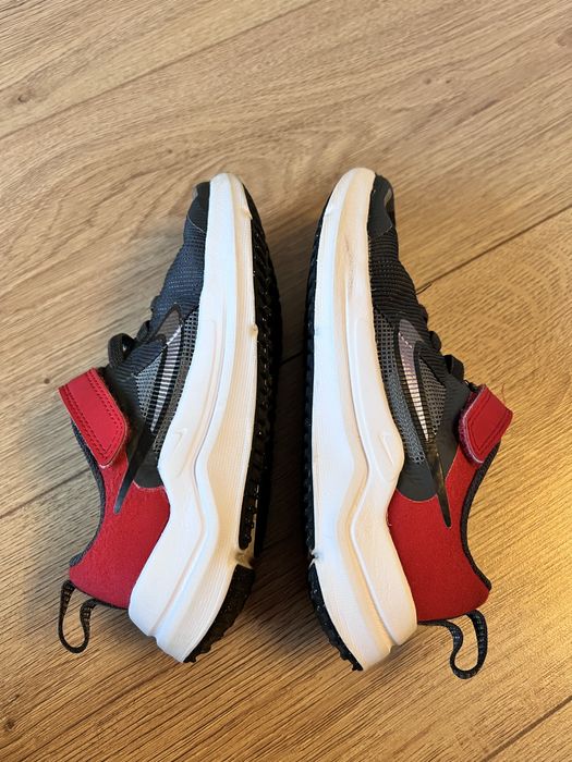 Маратонки за момче Nike 28 номер