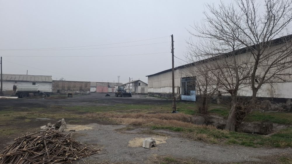 Noturar bino inshoot.Omborxonalar,er,angar,sklad.