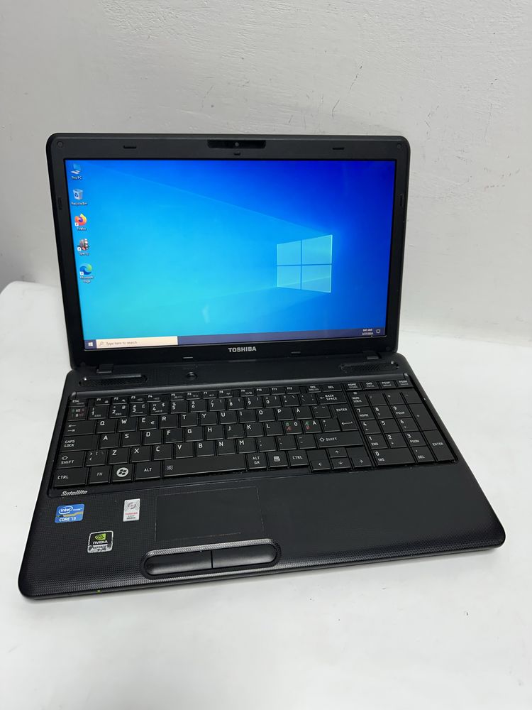 Laptop Toshiba Satellite C660-Intel core i3-6Gb Ram- 640Gb-windows 10