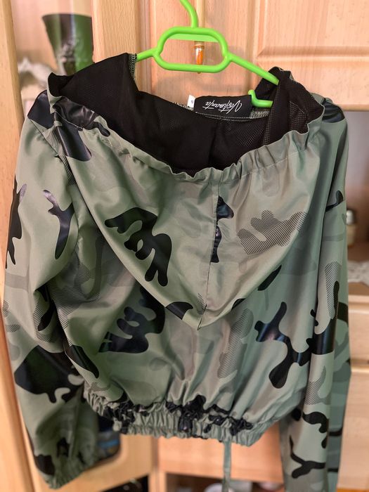 Vând trening aproape nou