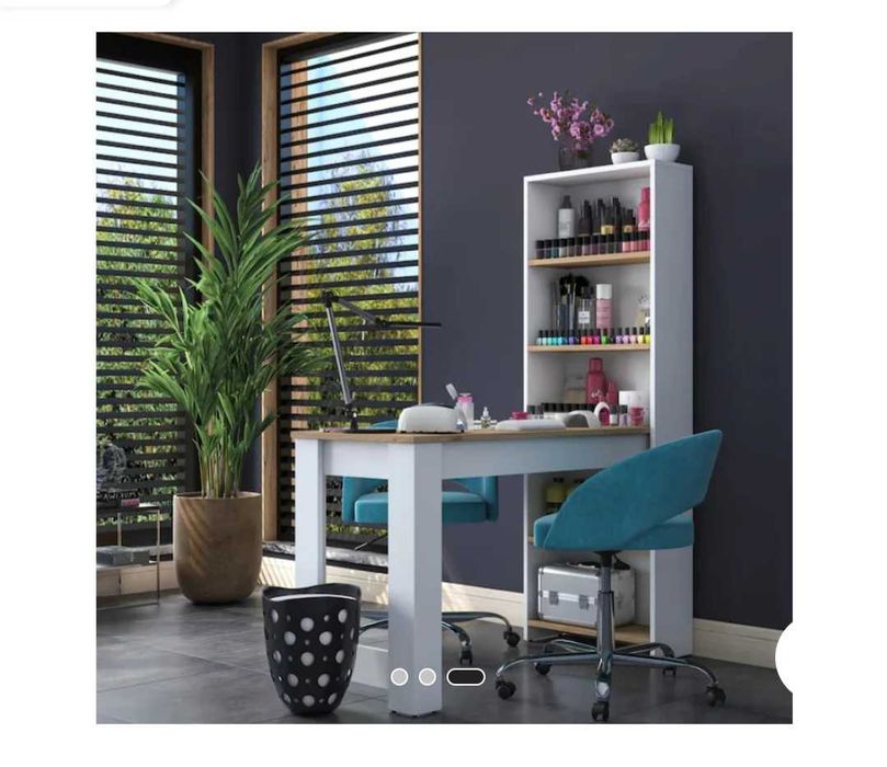 Бюро за маникюр със стелаж