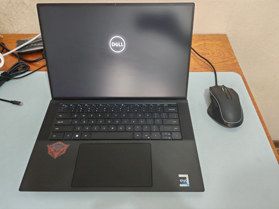 Dell xps 15 9530, cpu i7 13700H, 32 ram, 1 tb rom