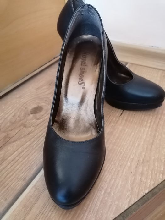 Обувки с висок ток