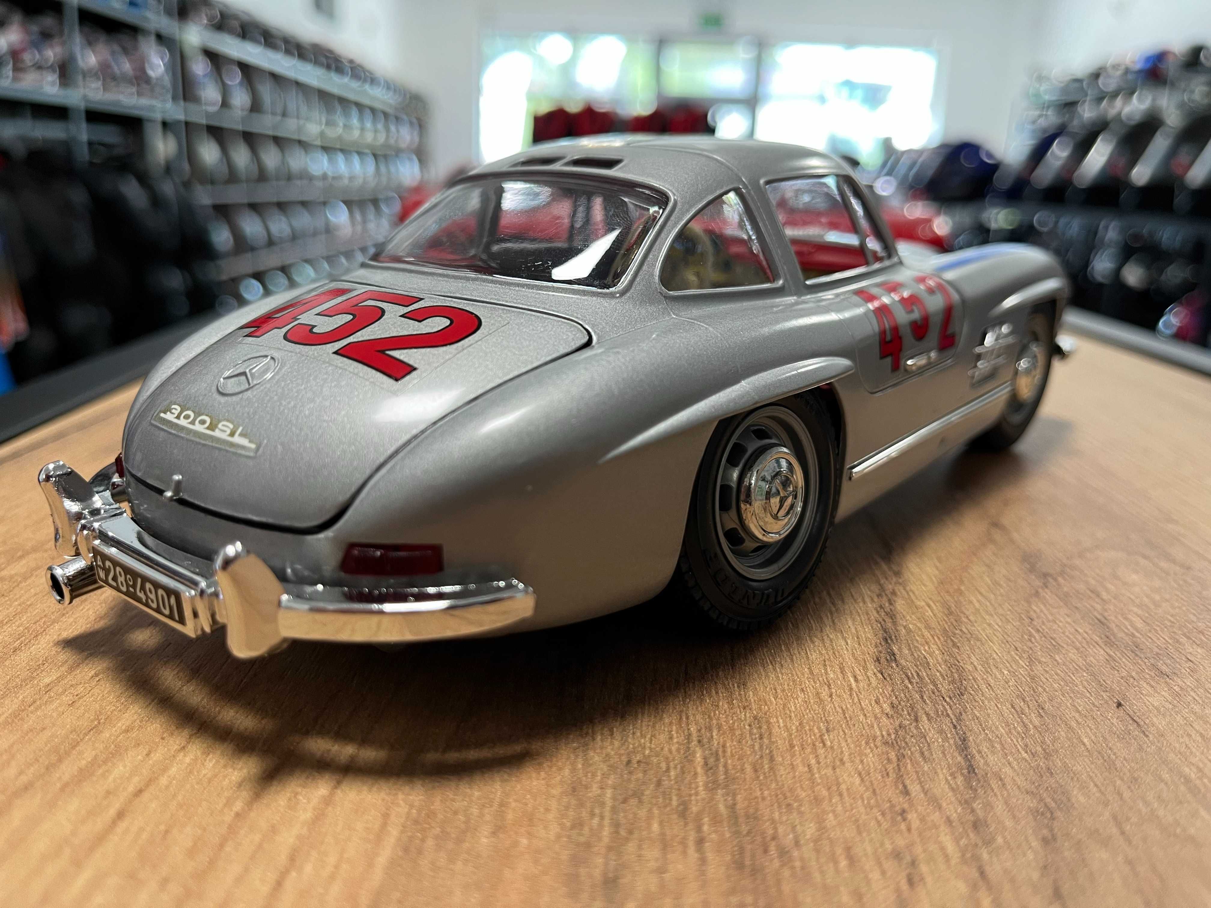 Чисто нова BBURAGO метален колекционерски модел MERCEDES BENZ 300SL