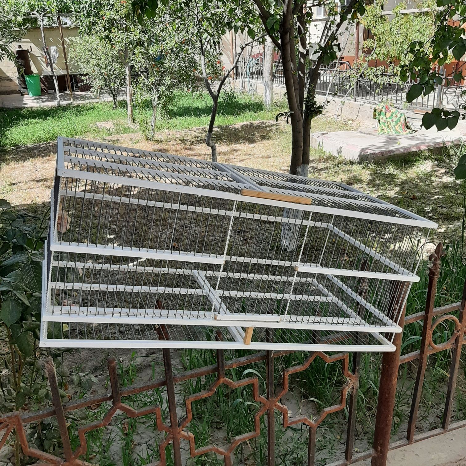 Katta QAFAS, qushlar uchun sotiladi