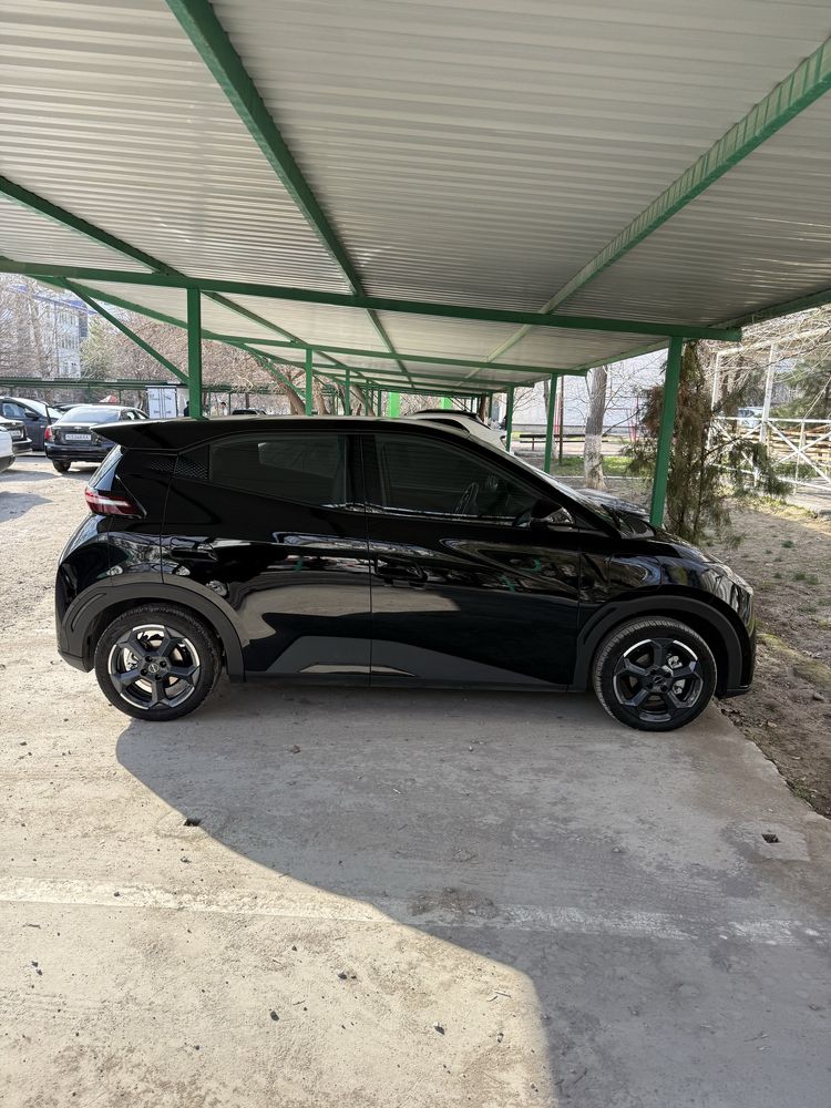 Продам BYD 405 seagull 2024 черный 12.000км