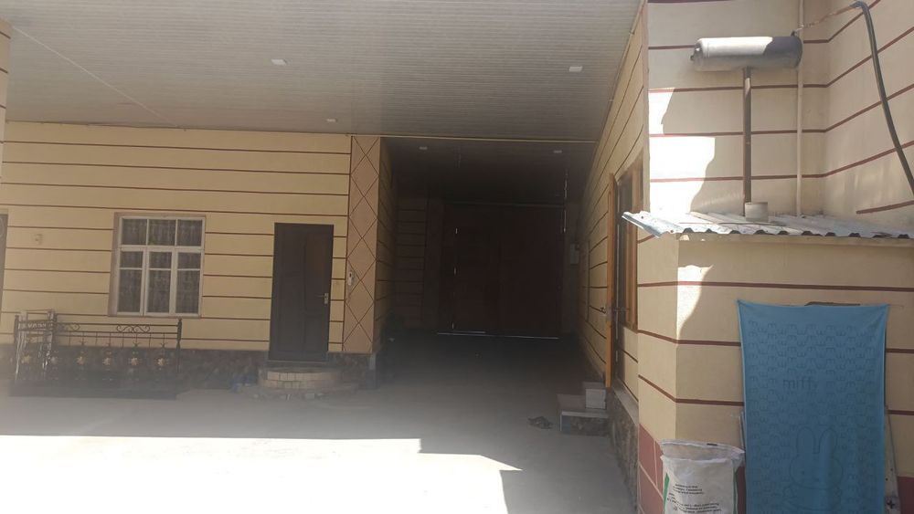 Uchaska sotiladi arzon narhda