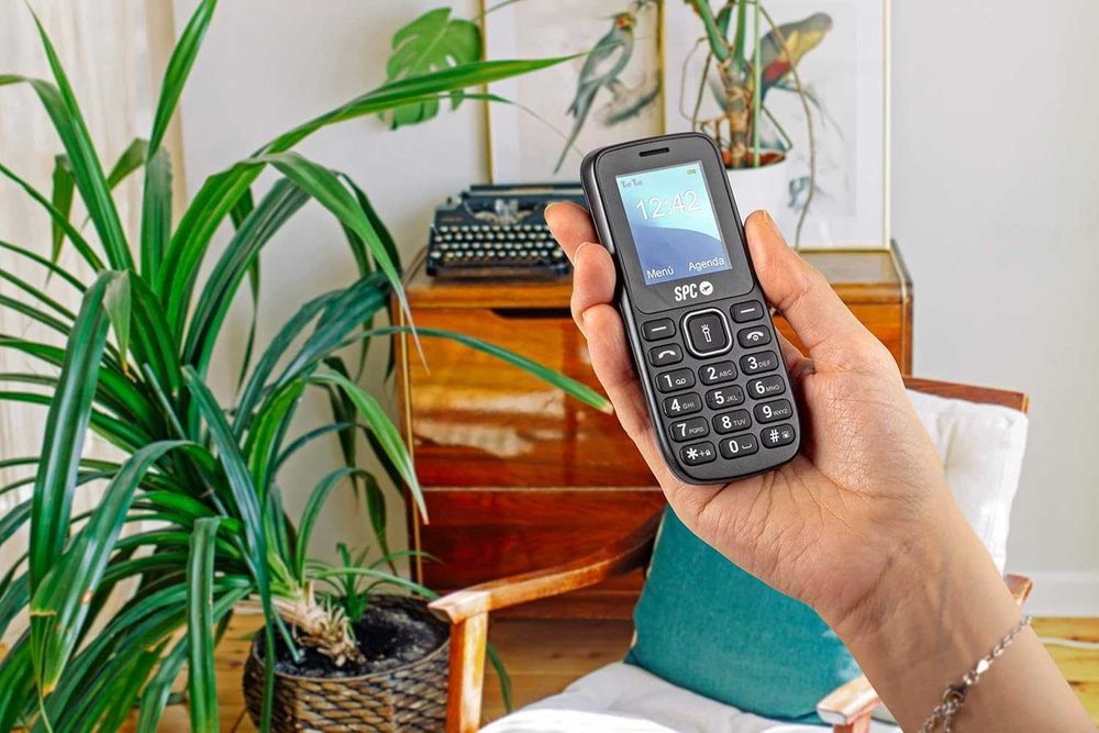 SPC Talk Мобилен телефон с две SIM карти, с 1,8" дисплей Голяма 800mAh