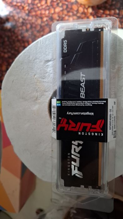 Vand urgent memorie ram pc gaming 32gb ddr5 6000mhz la super oferta!