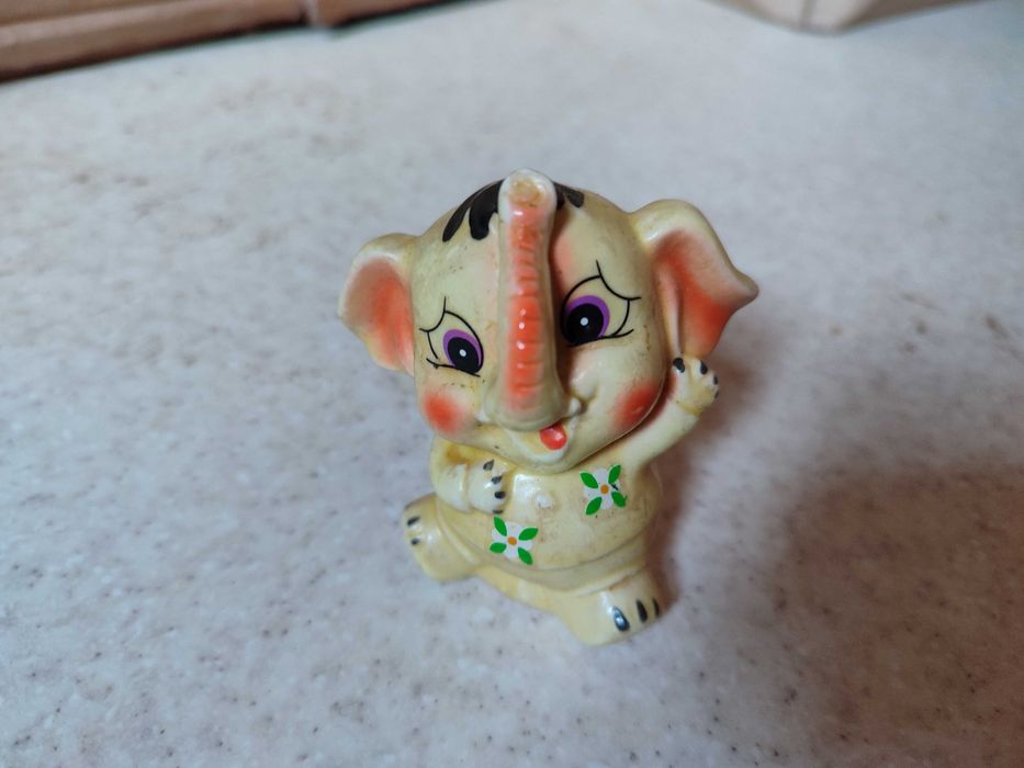 Продам сольницу или перечница Слоник