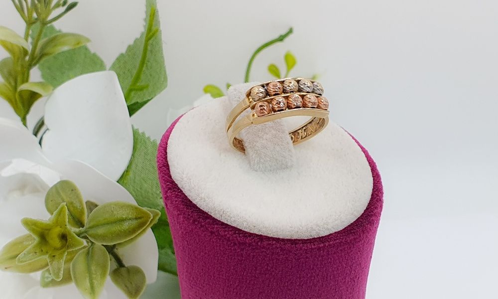 Inel din aur de 14K, model cu bile  mărimea 59, gramaj 2,78 g