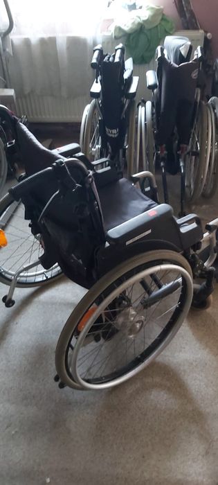 Vând  scaun pentru persoane cu dizabilități