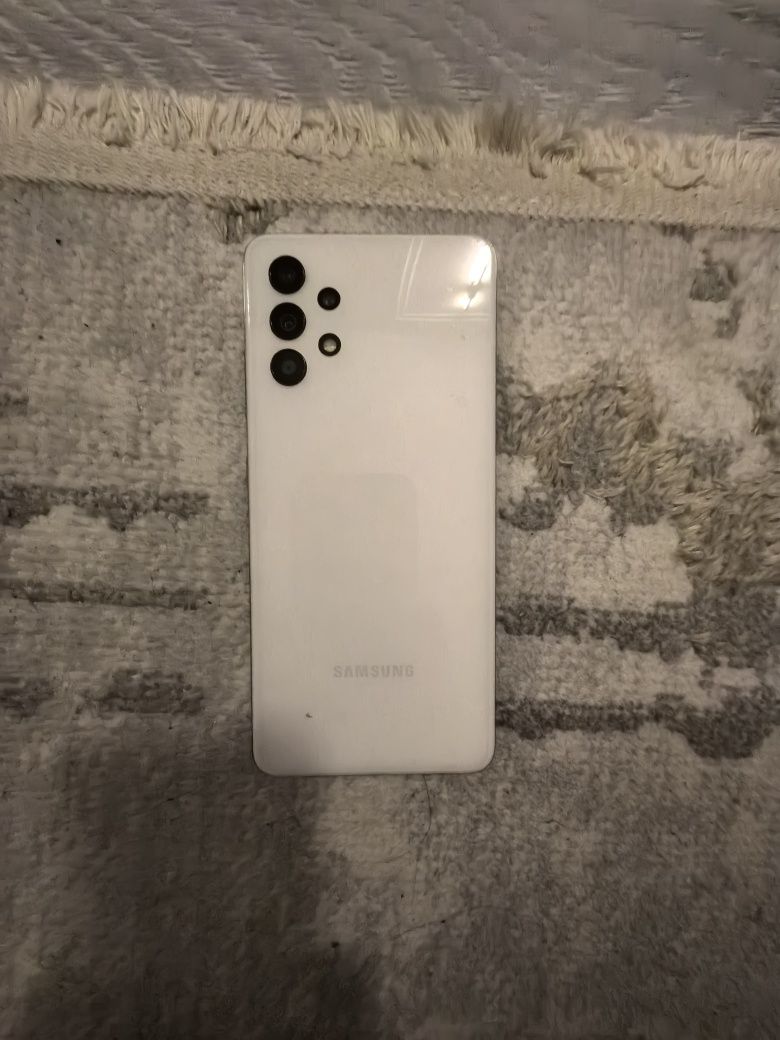 GalaxyA32 в хорошем состоянии без лагов.