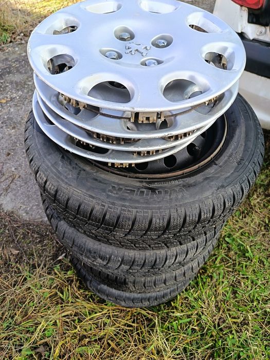 Anvelope de iarnă 175/65/14 M+S cu jante din tablă pentru Peugeot 206.