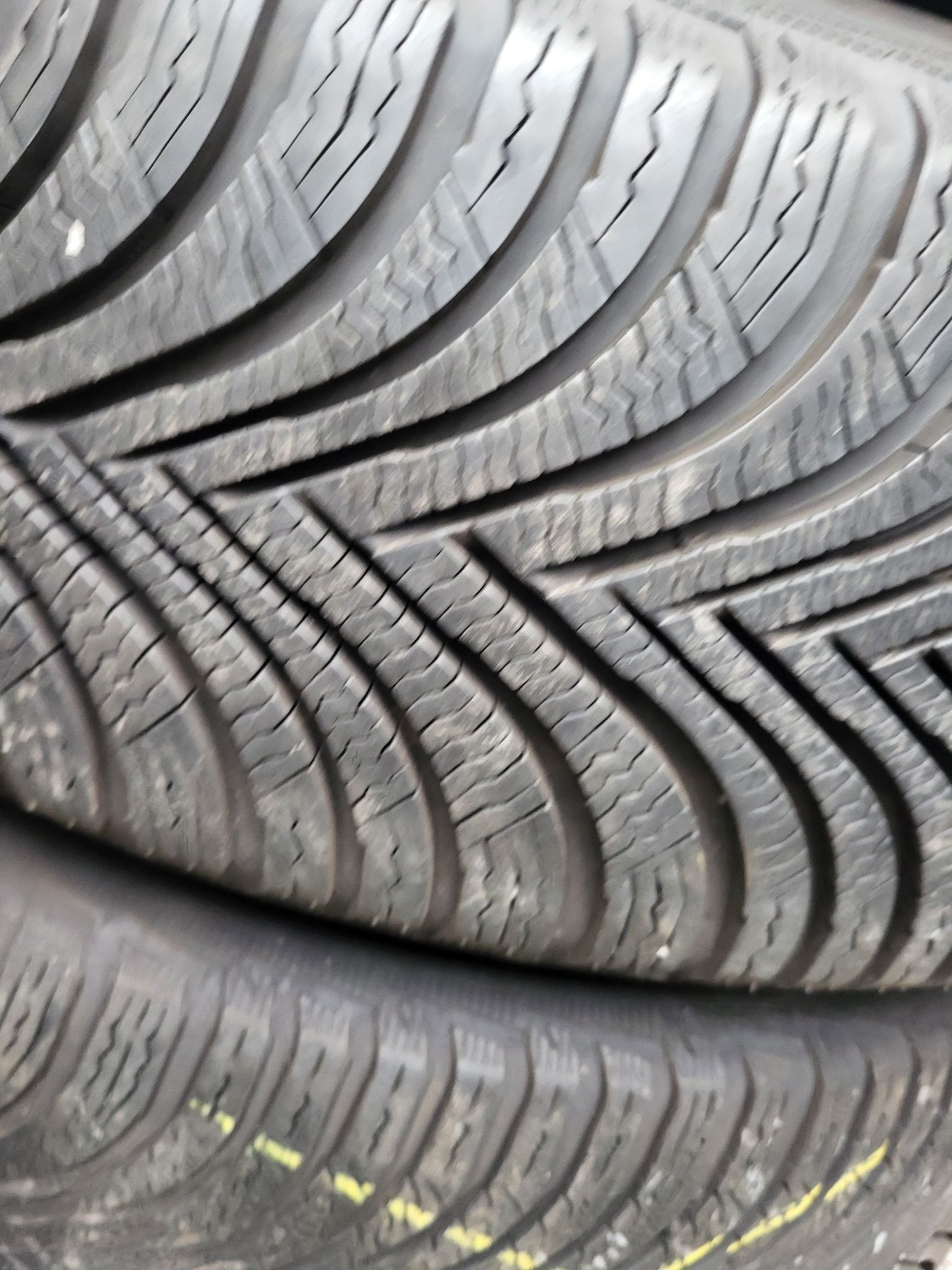 4 бр зимни 215/65/17 Michelin