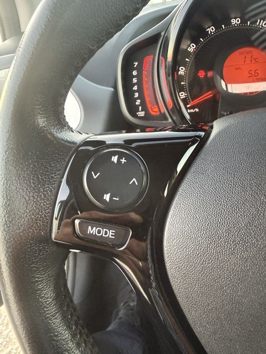 Продавам Тойота Айго / Toyota Aygo / 17к км Navi и камера за задно виж