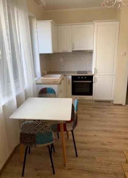 Дава се под наем Двустаен апартамент в Пловдив, Център - 60 кв.м за 500 € - Снимка #2