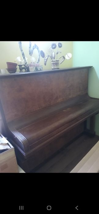 Pianină cu placă de bronz