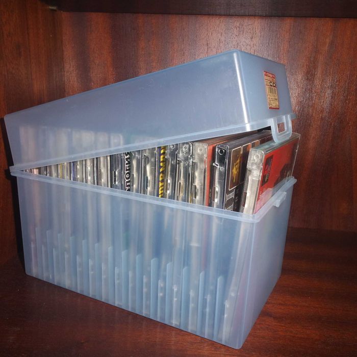 Пластиковый контейнер для CD дисков