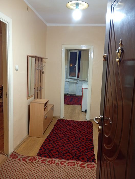 Închiriez apartament