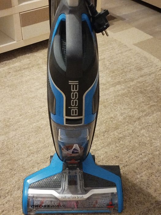 Aspirator vertical  de vânzare Bissell Cross Wave