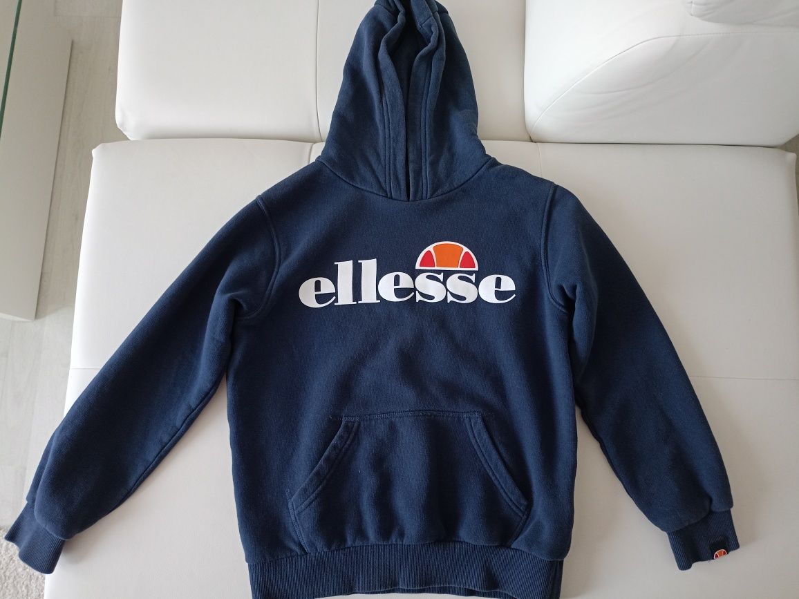 Vând hanorac Ellese fashion,mărimea Xs, produs de calitate.
