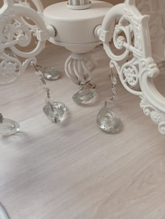 продам люстрю подвесную