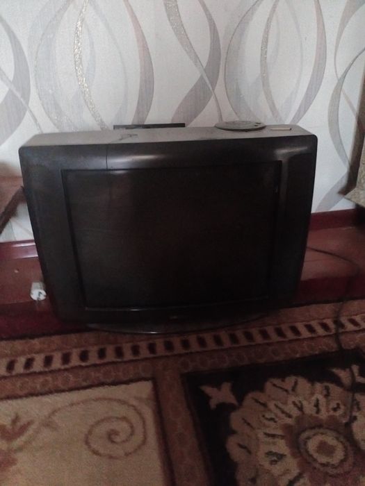 Телевизор сотилади ишлайди