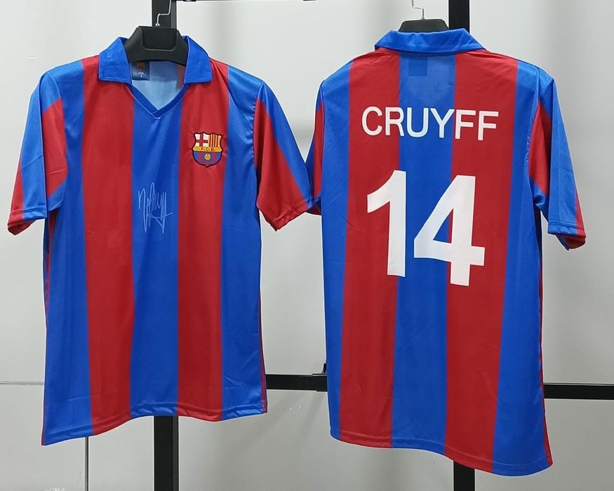 Футболна фланелка на Йохан Кройф  Барселона ретро модел!!!