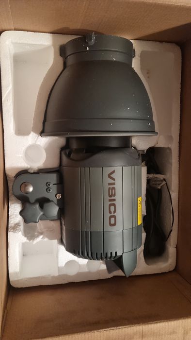 Студийный галогенный свет