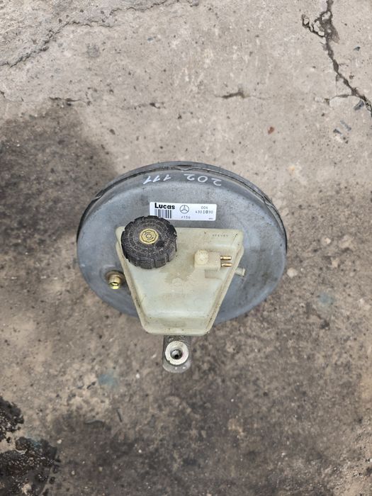 Вакуум цилиндр тормозной Мерседес Мерс цешка 202 Mercedes w202 c180