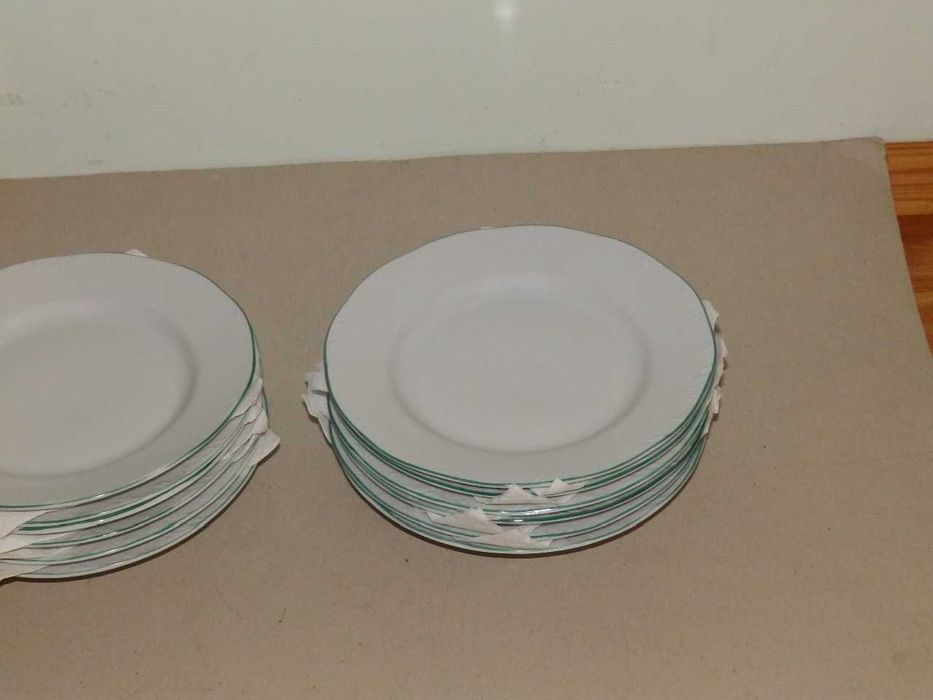 Порцеланови чинии, различни цени