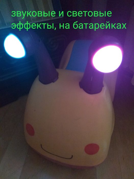 Машинка.Толокар-каталка,светлячек,светится и звучит.USA.