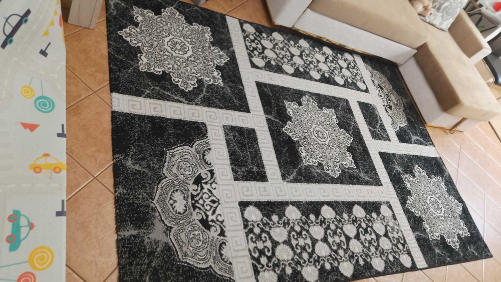 Килима е в перфектно състояние