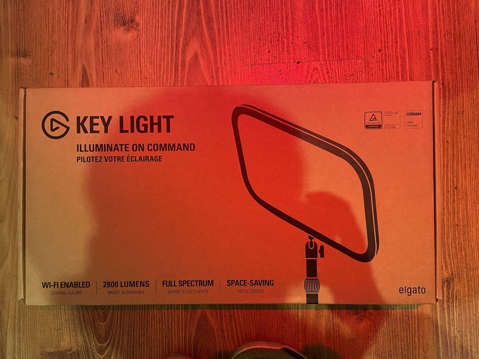 Vând lampă birou cu wifi