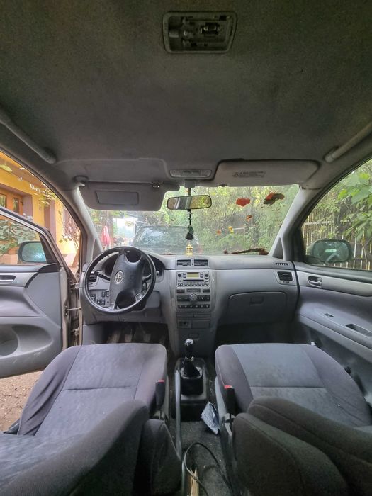 Toyota avensis verso