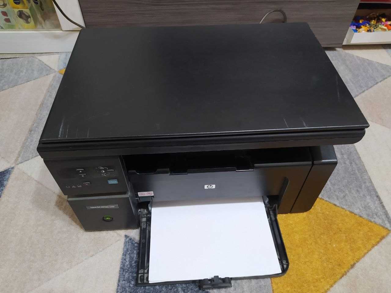 МФУ (принтер сканер копир) HP M1132MFP в отличном состоянии + шнуры