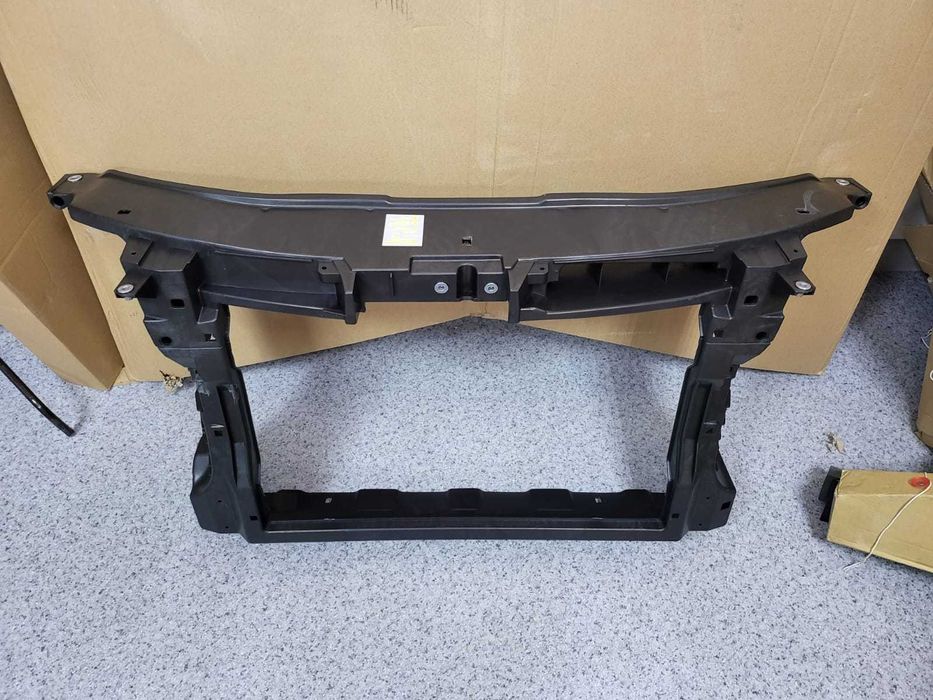 Панель крепления радиатора телевизор, экран Skoda SUPER B