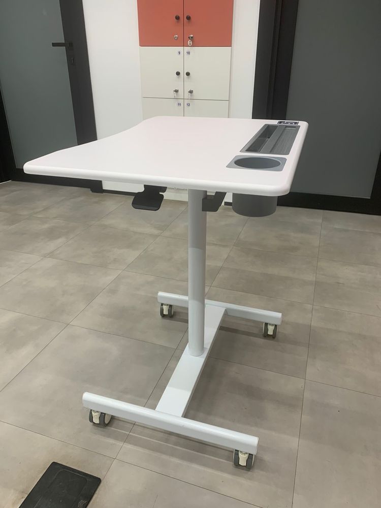 Компьютерный стол для ноутбука