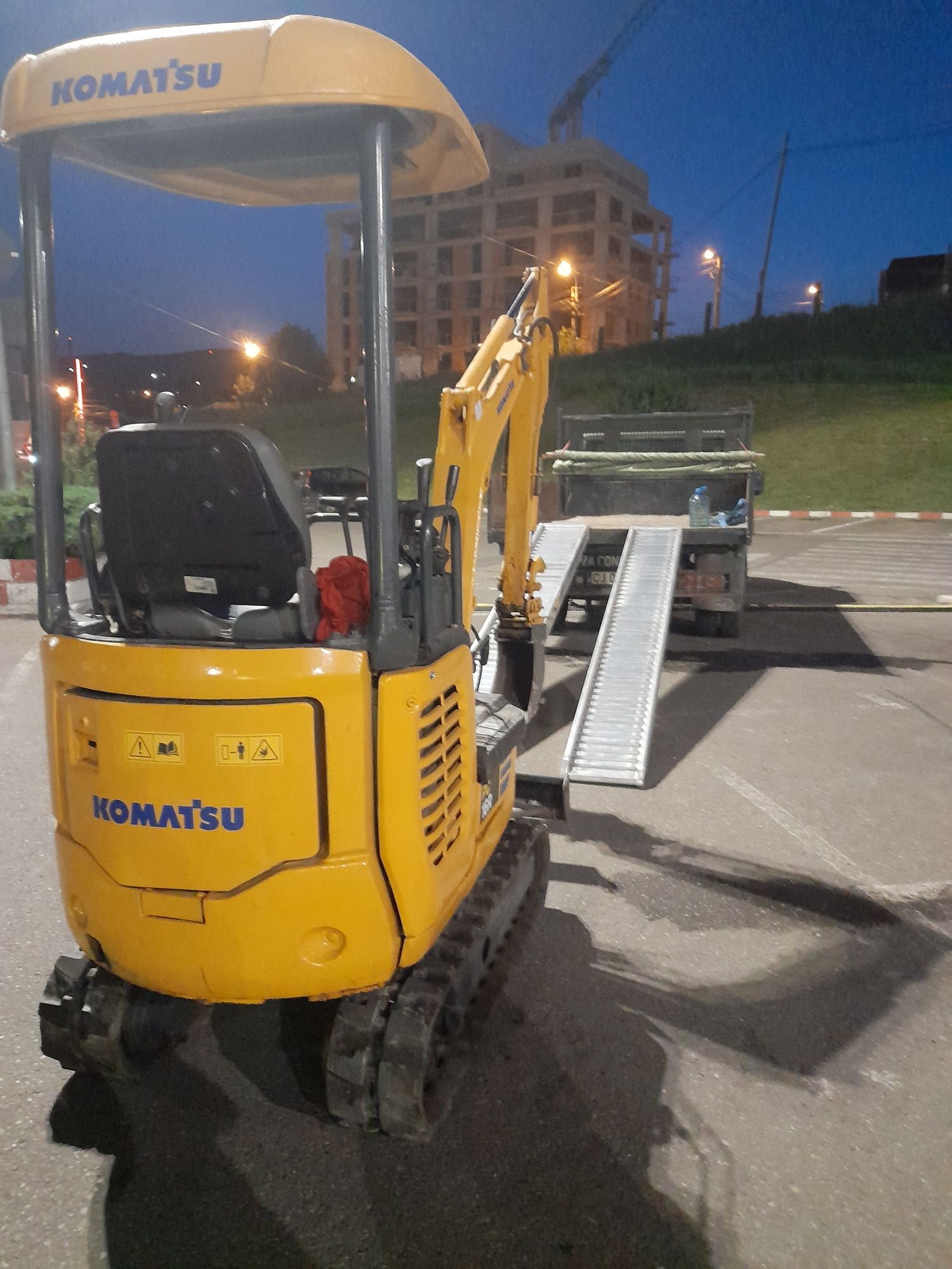 Inchiriez miniexavator