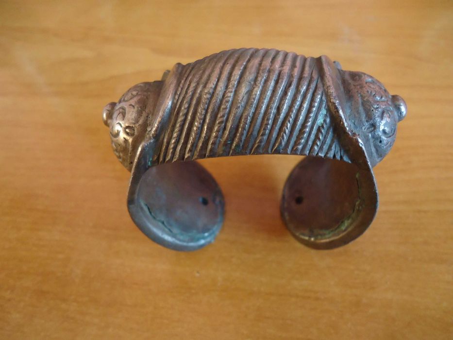 Възрожденска сребърна гривна рогатка