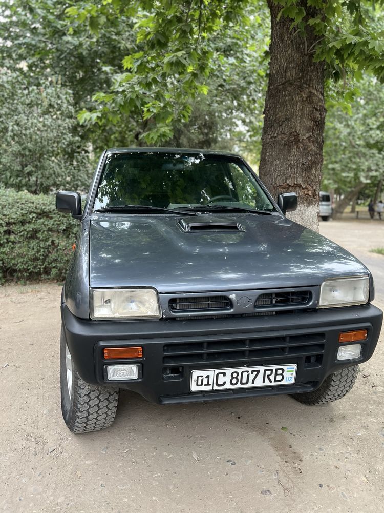 Nissan Terrano внедорожник