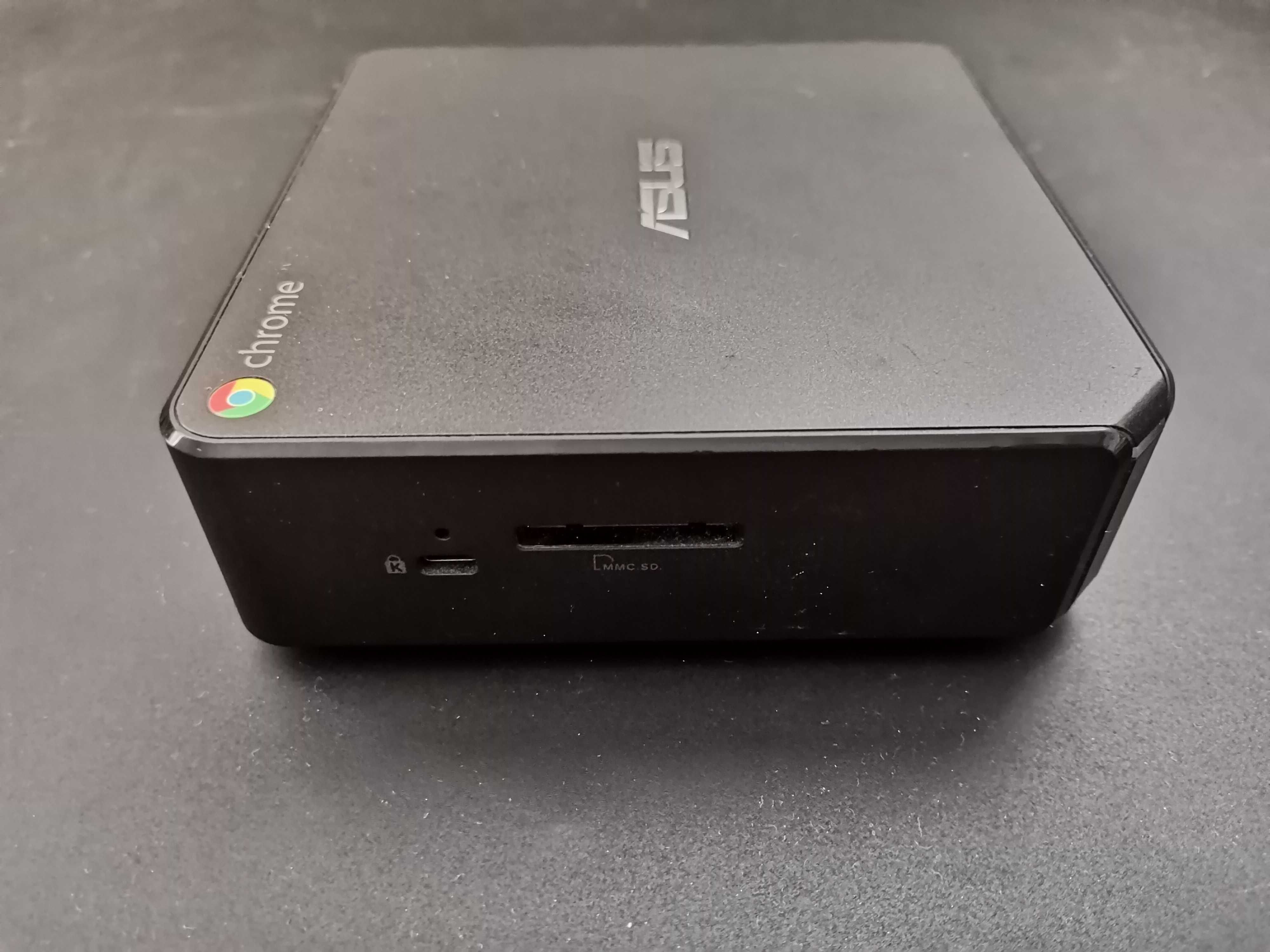 Мини компютър ASUS Chromebox CN62 с безжична мишка и клавиатура