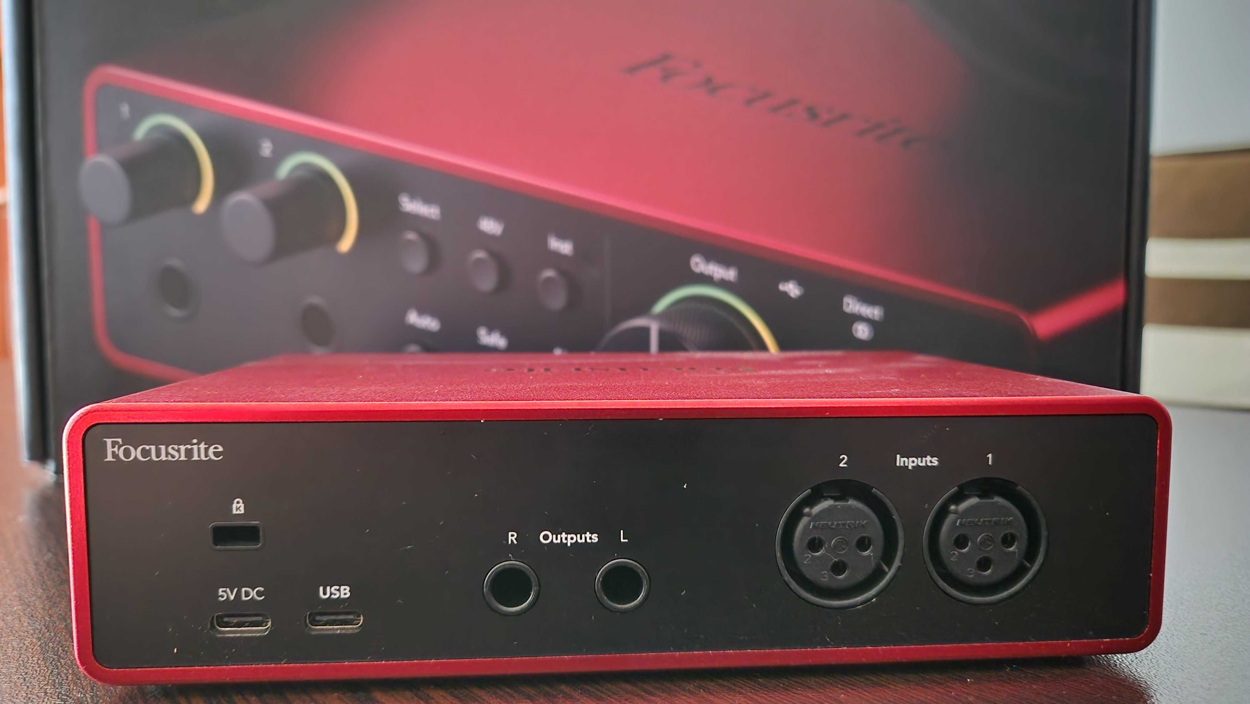 Focusrite Scarlett 2i2 Studio 4th Gen