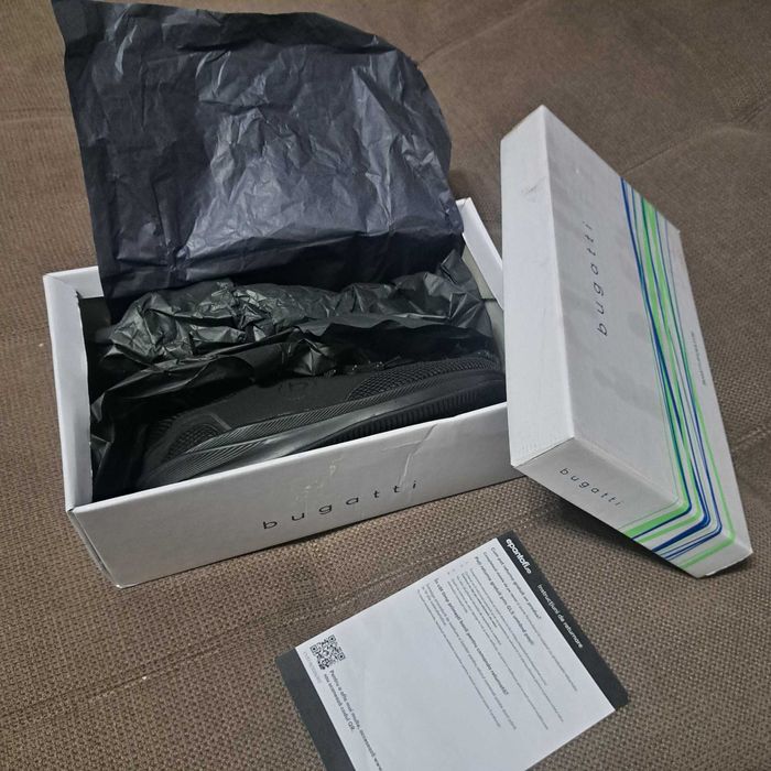 Adidasi Bugatti marimea 42, noi